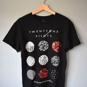 ☀️Twenty One Pilots Band Tee